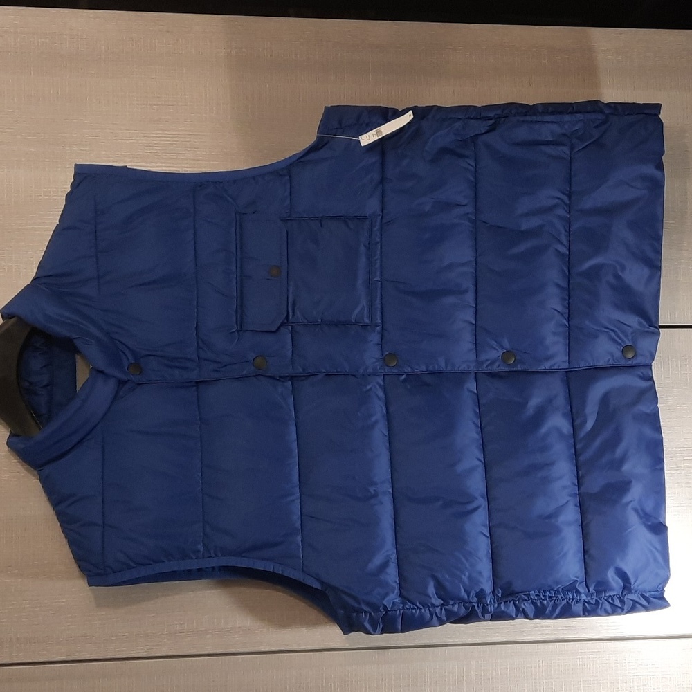 GAP TECH VEST NWT LARGE